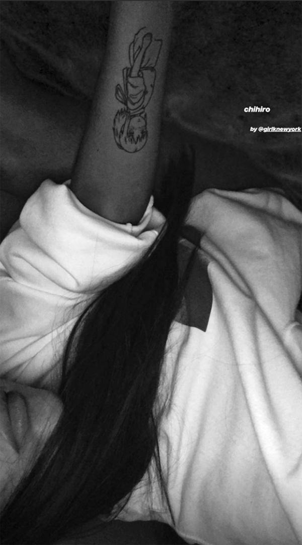 ¡Ariana Grande elige tatuarse un Pokémon! ? 6