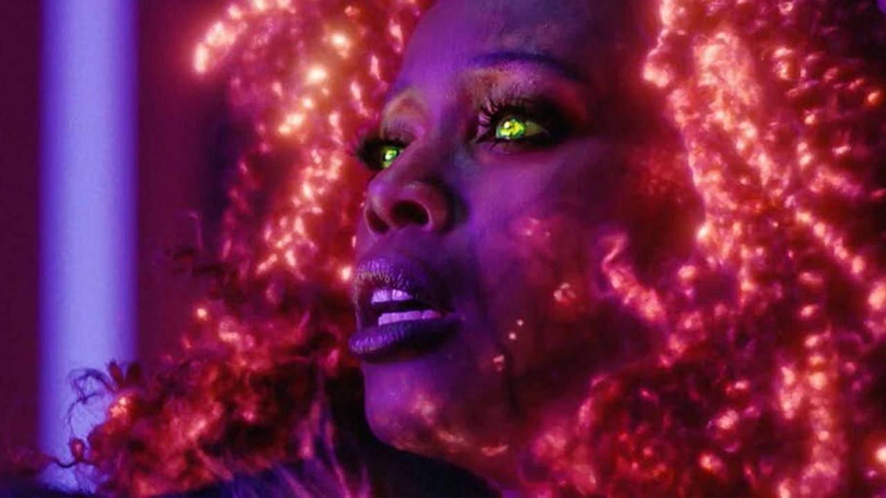 Anna Diop muestra el nuevo look de Starfire en Titans, Temporada 2