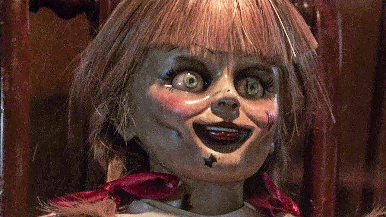 Annabelle En Cuarentena' La Divertida Historia De Una Muñeca Olvidada En  Una Oficina — No Somos Ñoños