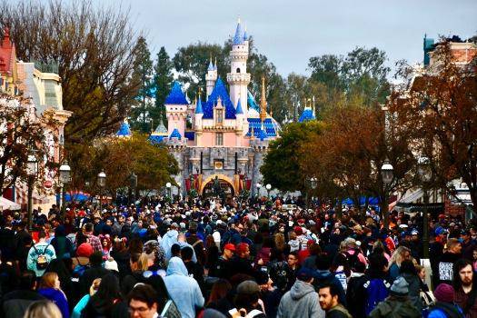 Disneyland se convertirá en un sitio de vacunación masiva para COVID-19 1