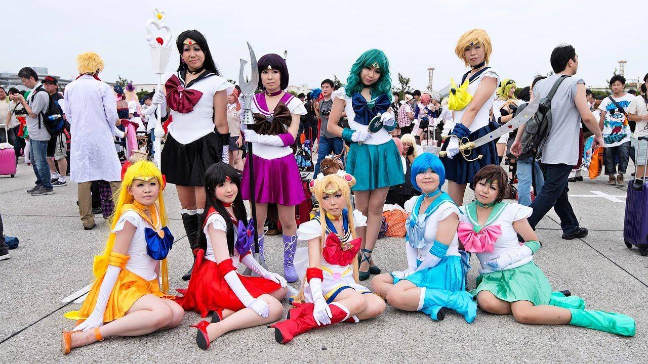 cosplayers