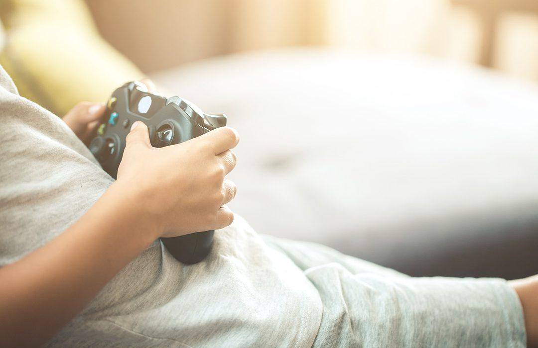 Estudio indica que jugar a videojuegos alivia 30% del dolor en niños con cáncer