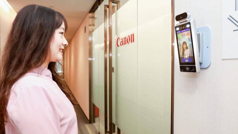 Oficinas de Canon solo permitirán la entrada de empleados sonrientes 1