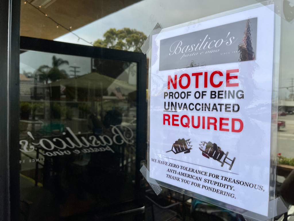 Restaurante en California solicita «prueba de no haber sido vacunado»