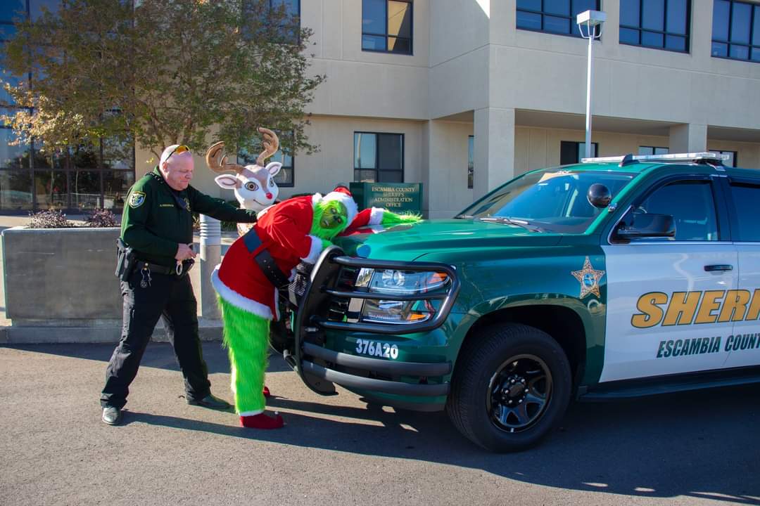 El Grinch es detenido en Florida por hacerse pasar por Santa Claus