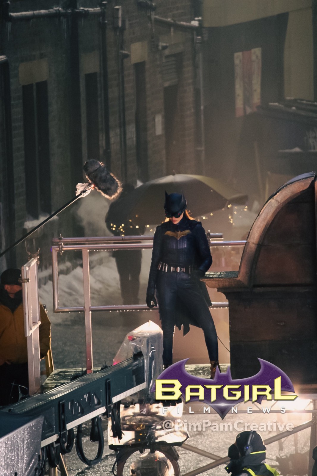 Batgirl: ¡Nuevo vistazo al batitraje de Leslie Grace! 1