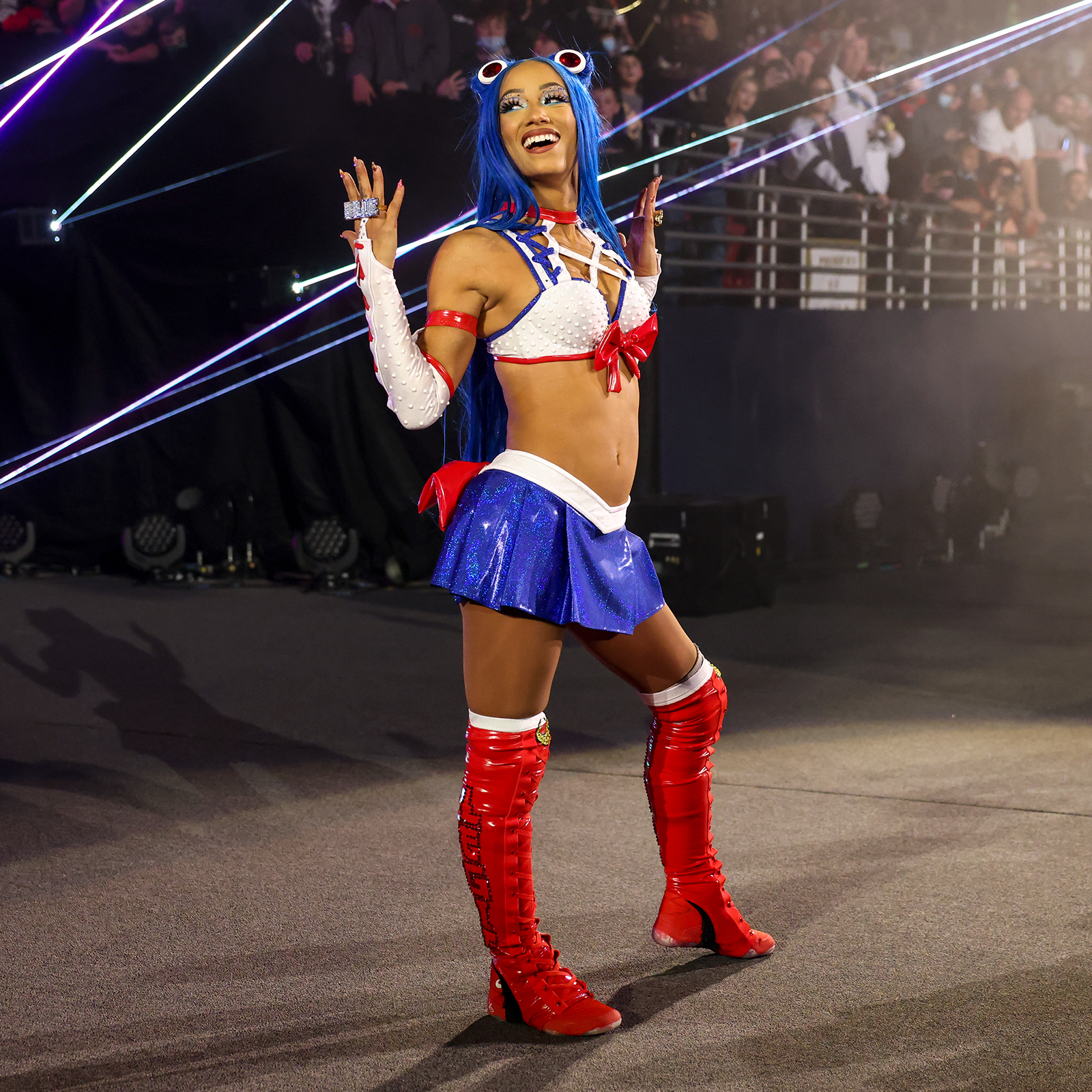 Sasha Banks castigó a las divas de la WWE... en el nombre de la Luna 1
