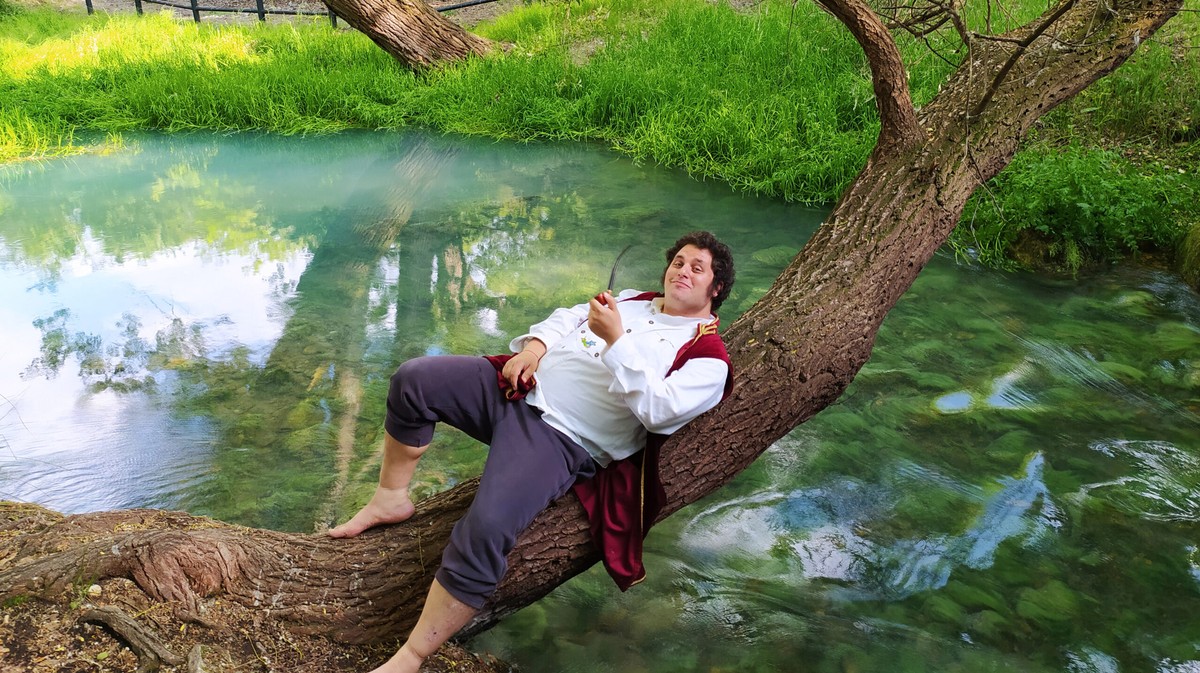 ¡Increíble! Este hombre y su familia han vivido como hobbits por 3 años