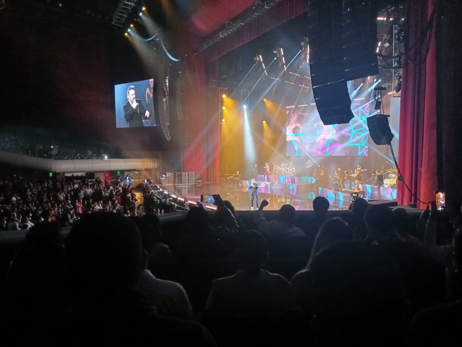 La lluvia no impidió que Lucero y Mijares prendieran el Auditorio Nacional.