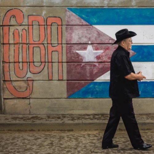 Eliades Ochoa, el legendario cantante cubano, presenta su nuevo disco 17