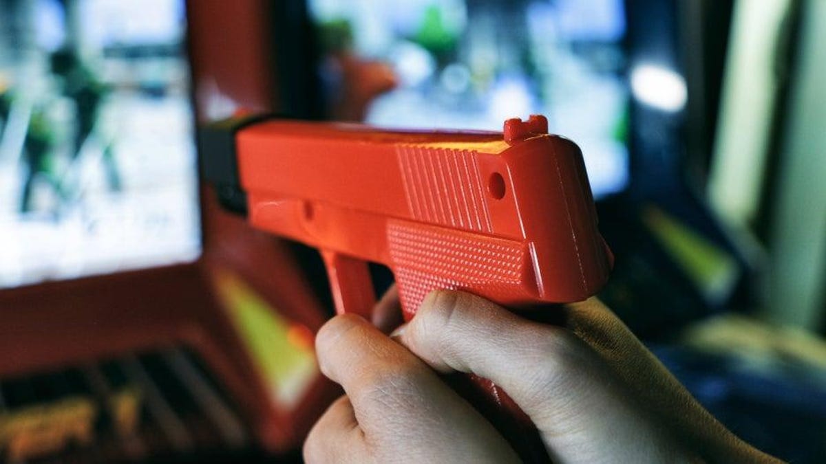 Hombre usa pistola de Nintendo para asaltar una tienda