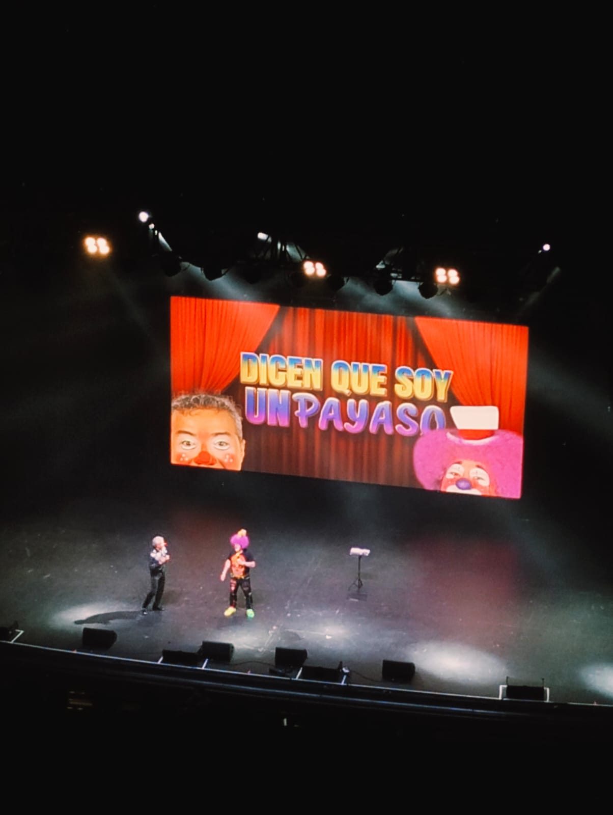 Platanito y Pipirín: Una noche de risas con toques candentes 3 Platanito y Pipirín: Una noche de risas con toques candentes 2