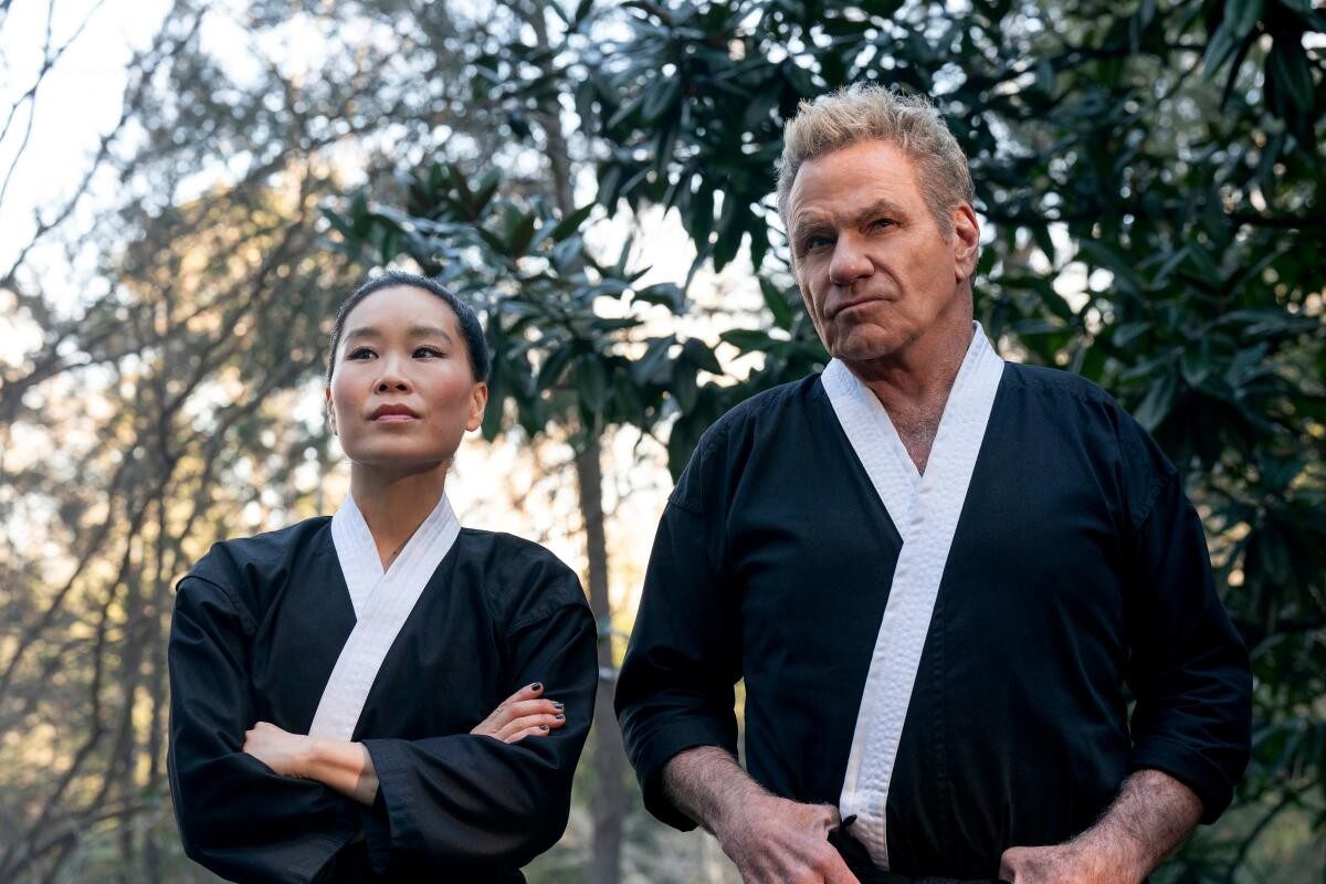 WTF: Actor de Cobra Kai se disculpa por morder (literalmente) a su coestrella 1 WTF: Actor de Cobra Kai se disculpa por morder (literalmente) a su coestrella 1