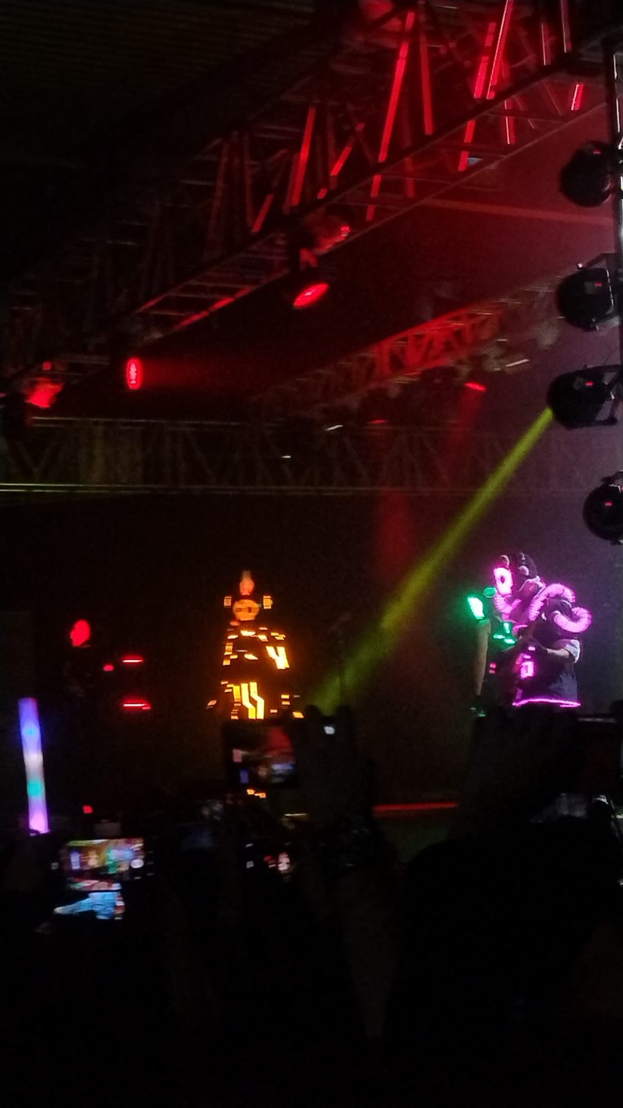 The Living Tombstone Hace Vibrar México 1