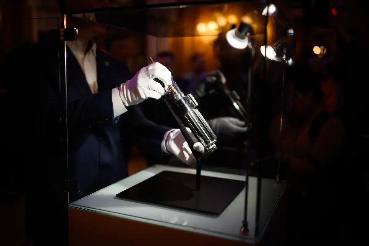 WTF: El sable de Darth Vader se ha vendido por casi 4 millones de dólares 2 WTF: El sable de Darth Vader se ha vendido por casi 4 millones de dólares 2