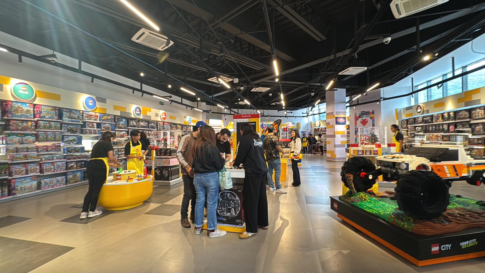 ¡LEGO inaugura en Monterrey su tienda más grande de Latam!