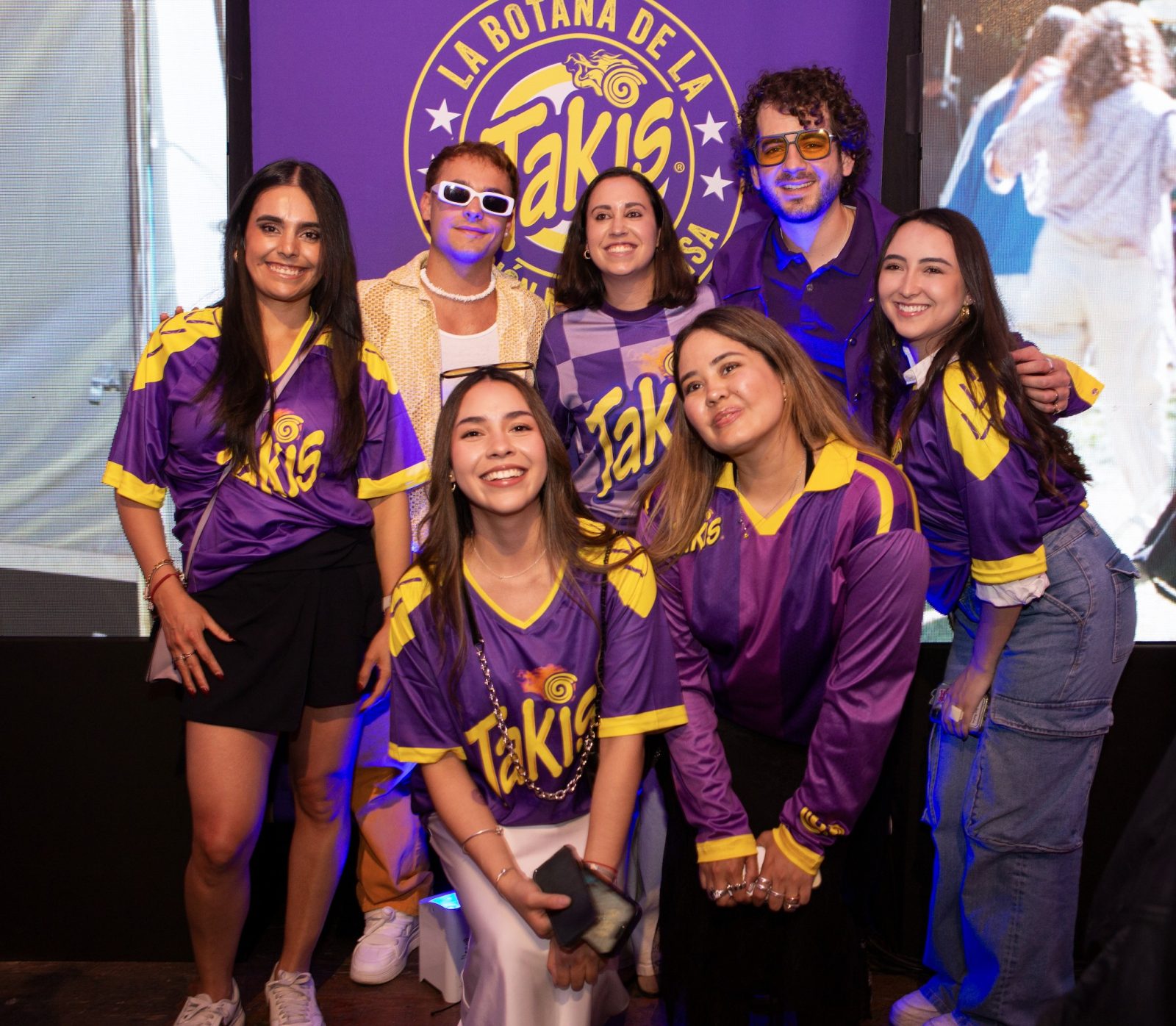 Takis enciende la pasión futbolera con la campaña “La botana de la afición más intensa”