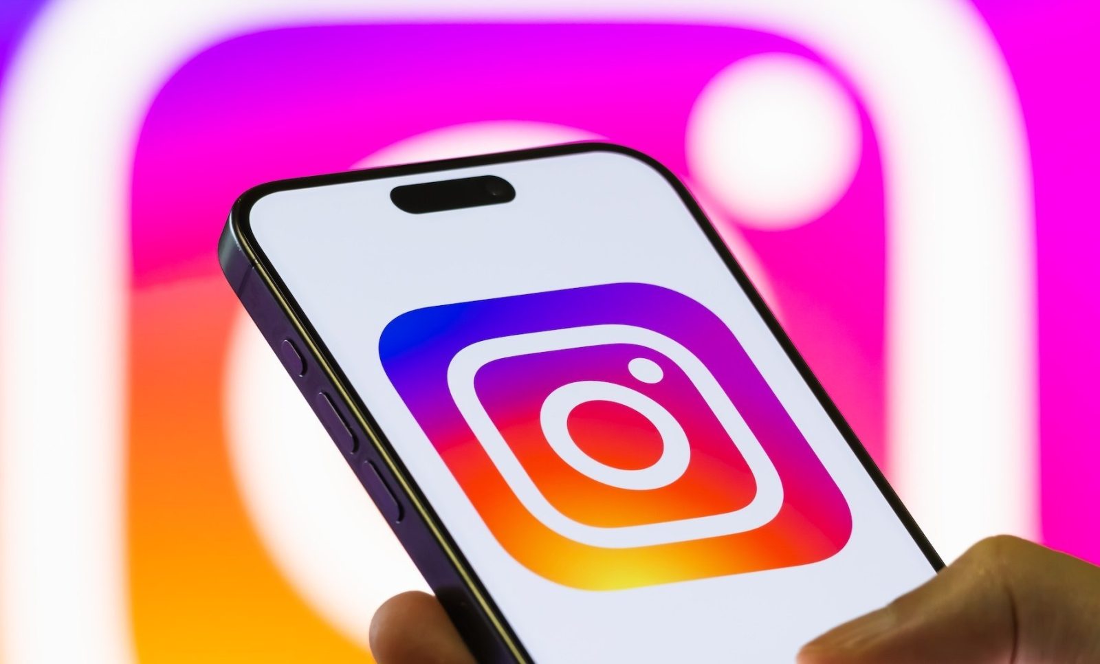 Instagram ahora te permitirá crear imágenes de IA utilizando fotos de otras personas