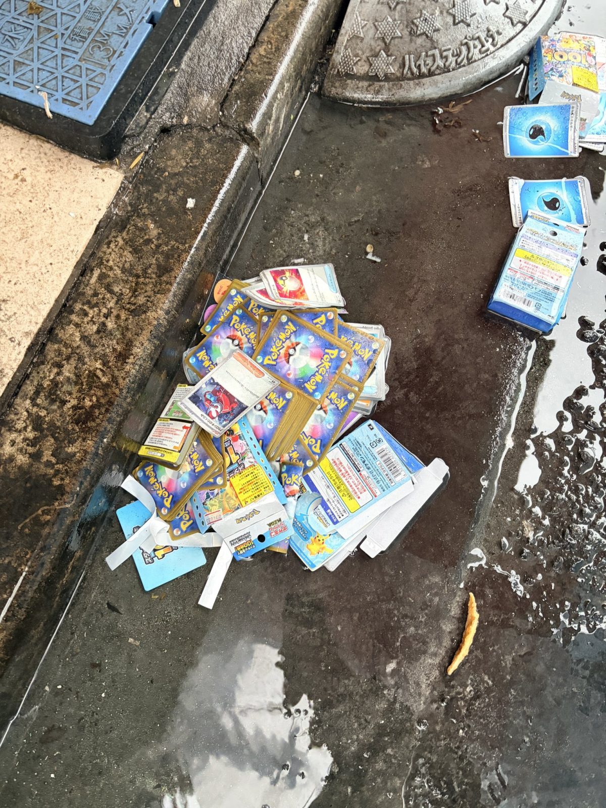 Revendedores de Pokémon están molestos porque el 30th Celebration no les está dejando las ganancias esperadas 4 Pokémon TCG